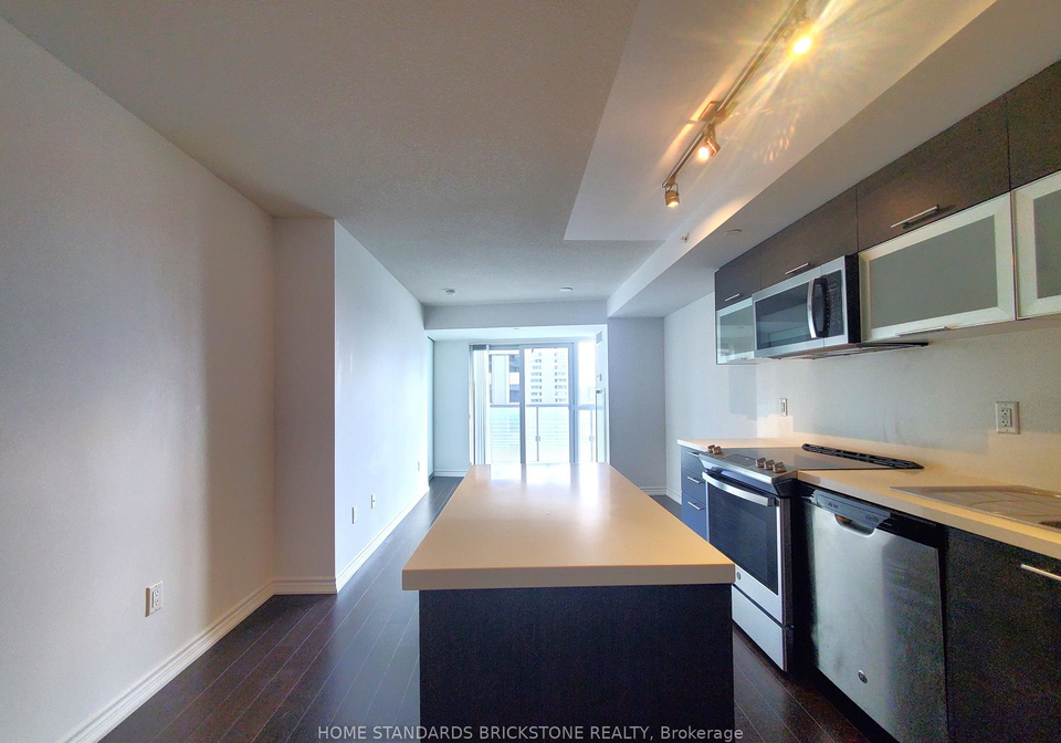 386-yonge-street-toronto-ontario-c12467443