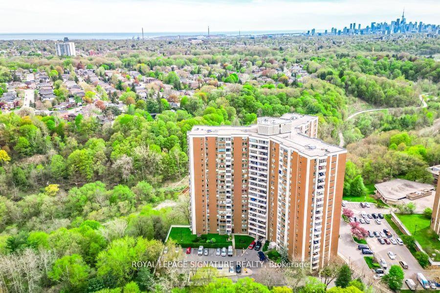 60-pavane-linkway-east-york-ontario-c12467613