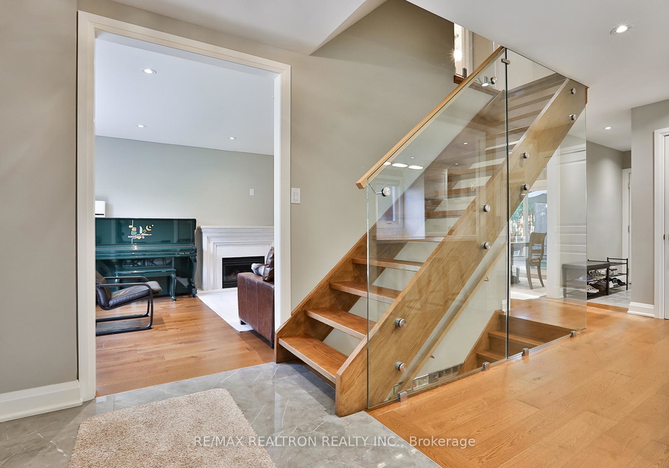 21-meadowglade-crescent-north-york-ontario-c12467749