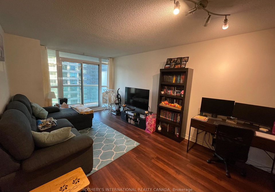 19-grand-trunk-crescent-toronto-ontario-c12467788