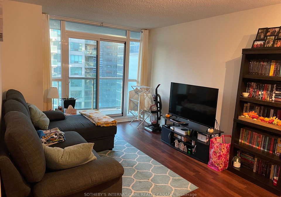 19-grand-trunk-crescent-toronto-ontario-c12467788