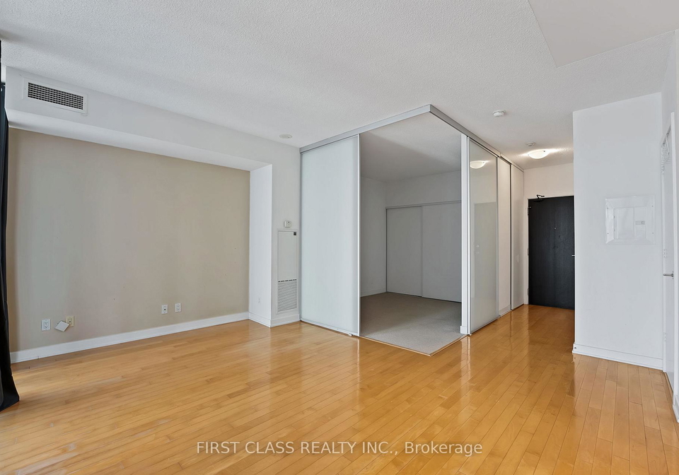 33-charles-street-e-toronto-ontario-c12468834