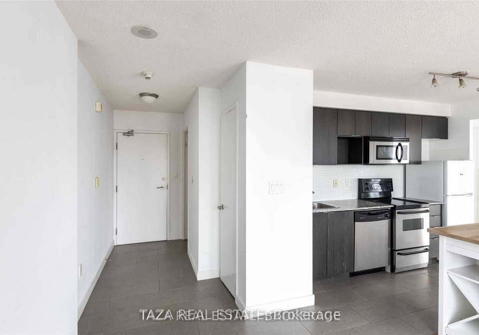 15-fort-york-boulevard-n-toronto-ontario-c12468977