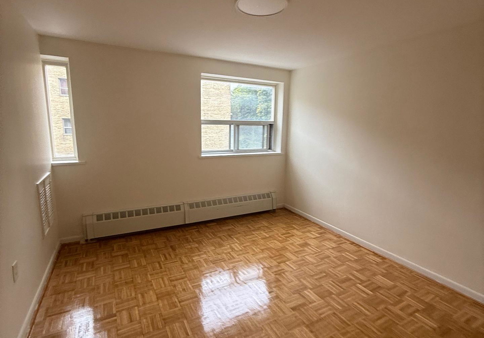972-eglinton-avenue-e-east-york-ontario-c12469024