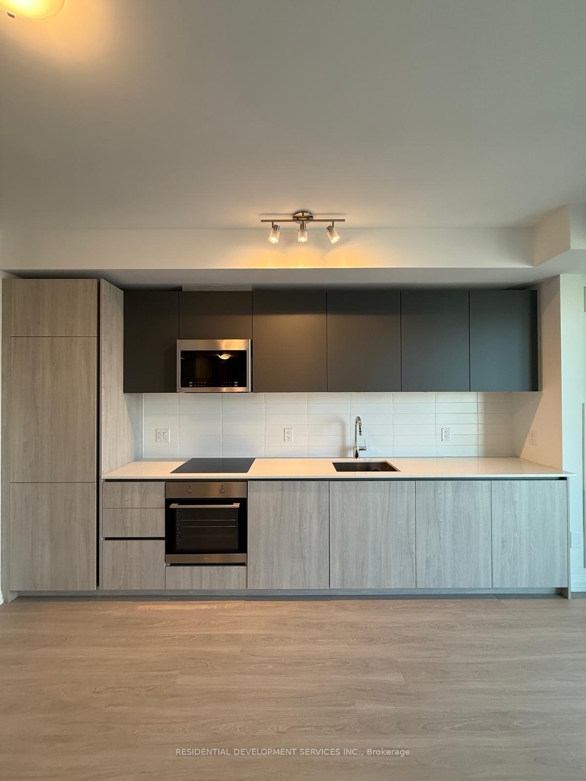 28-widmer-street-toronto-ontario-c12469630