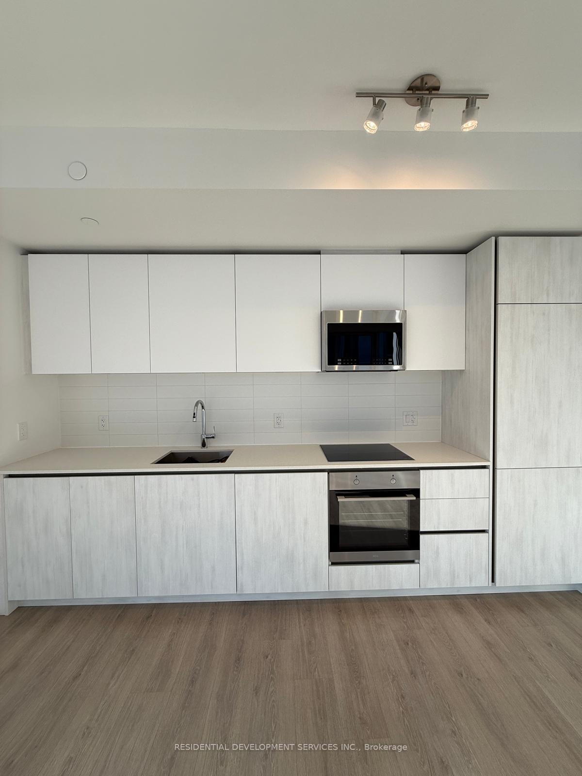 28-widmer-street-toronto-ontario-c12469814