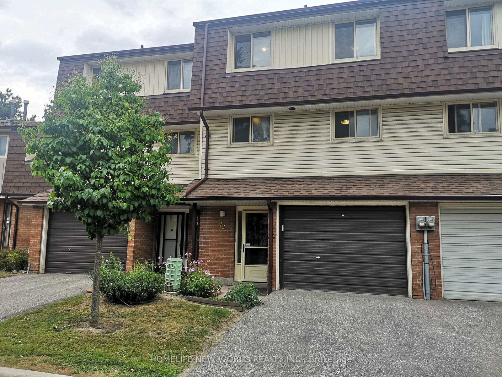72-yellow-birchway-north-york-ontario-c12469843