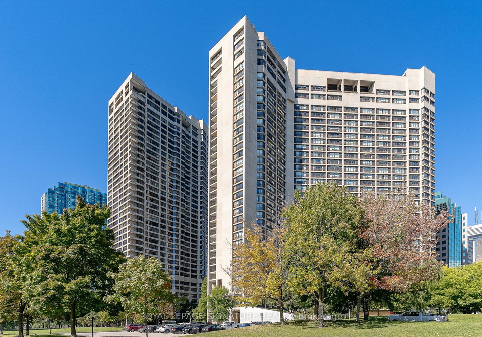 33-harbour-square-toronto-ontario-c12470664