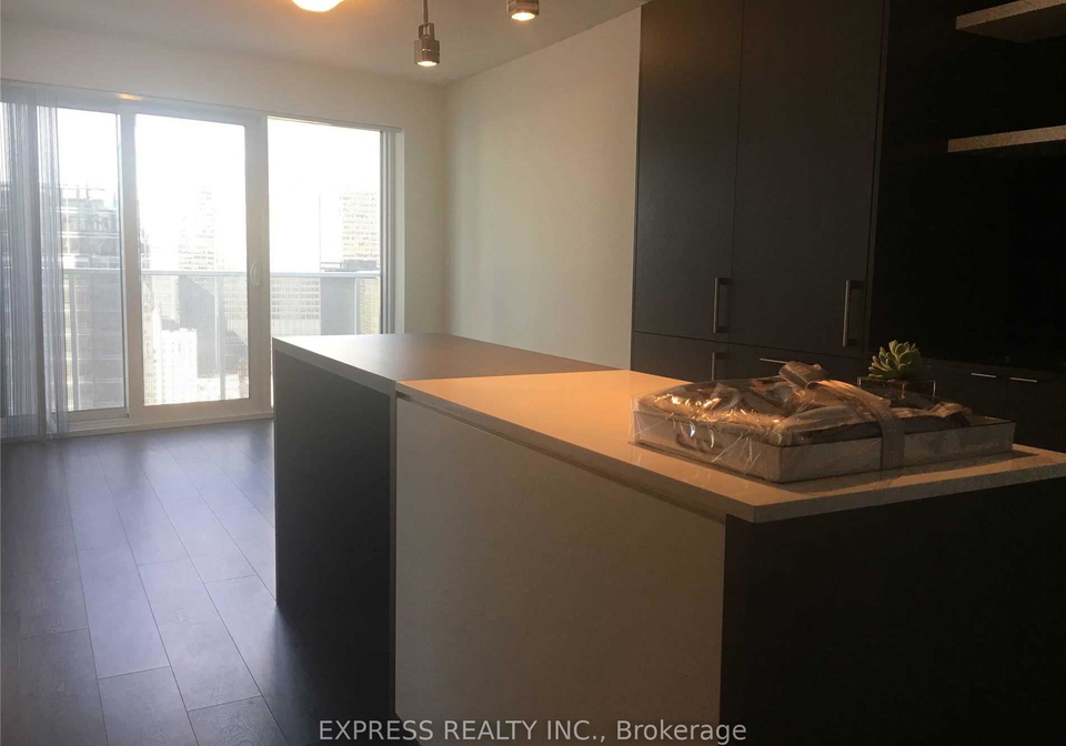 100-harbour-street-toronto-ontario-c12471407