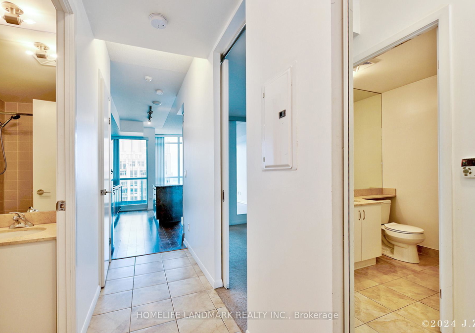 215-fort-york-boulevard-toronto-ontario-c12471740