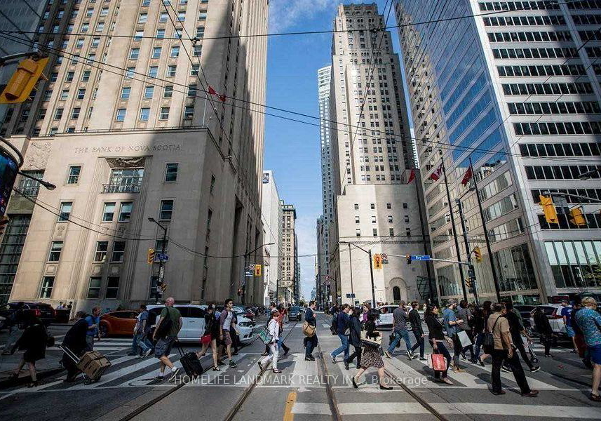 633-bay-street-toronto-ontario-c12472014