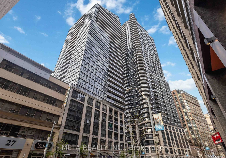 carlton-street-toronto-ontario-c12473120