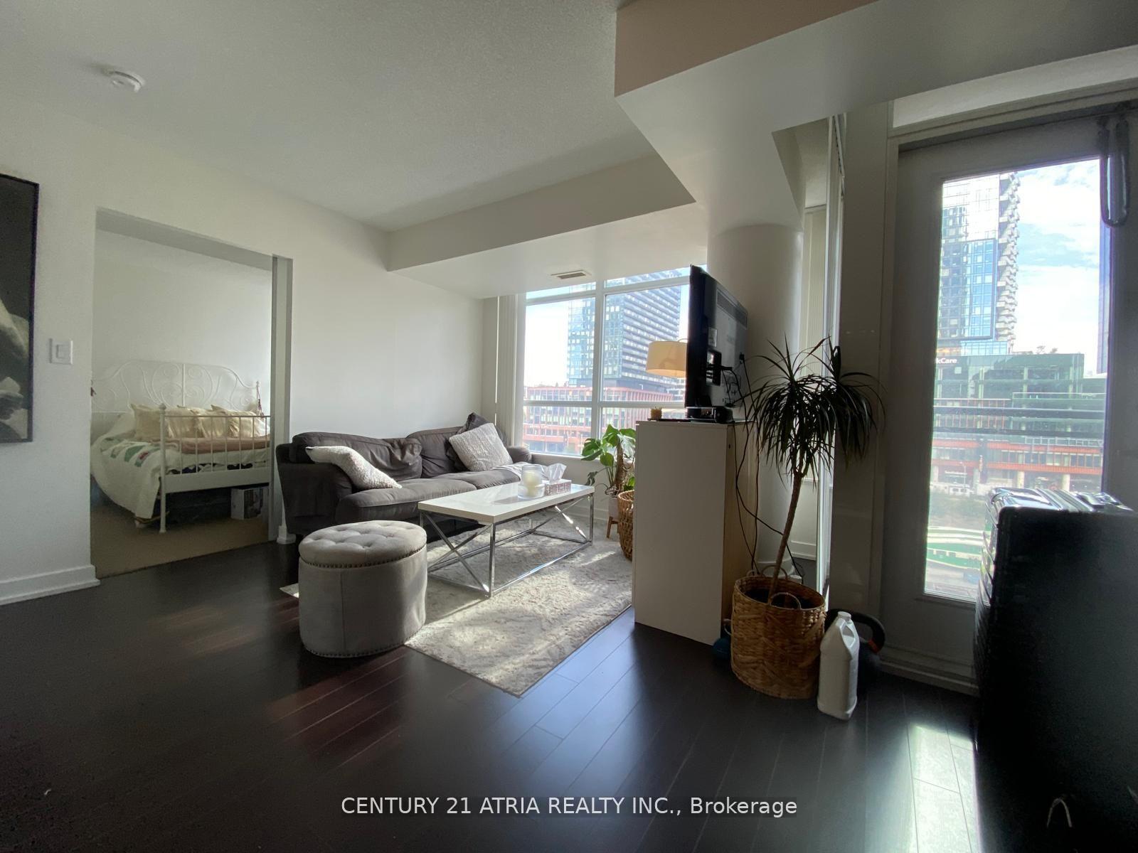 8-telegram-mews-toronto-ontario-c12474404