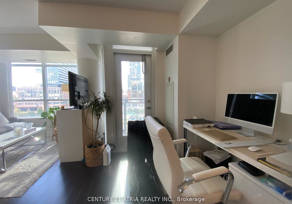 8-telegram-mews-toronto-ontario-c12474404