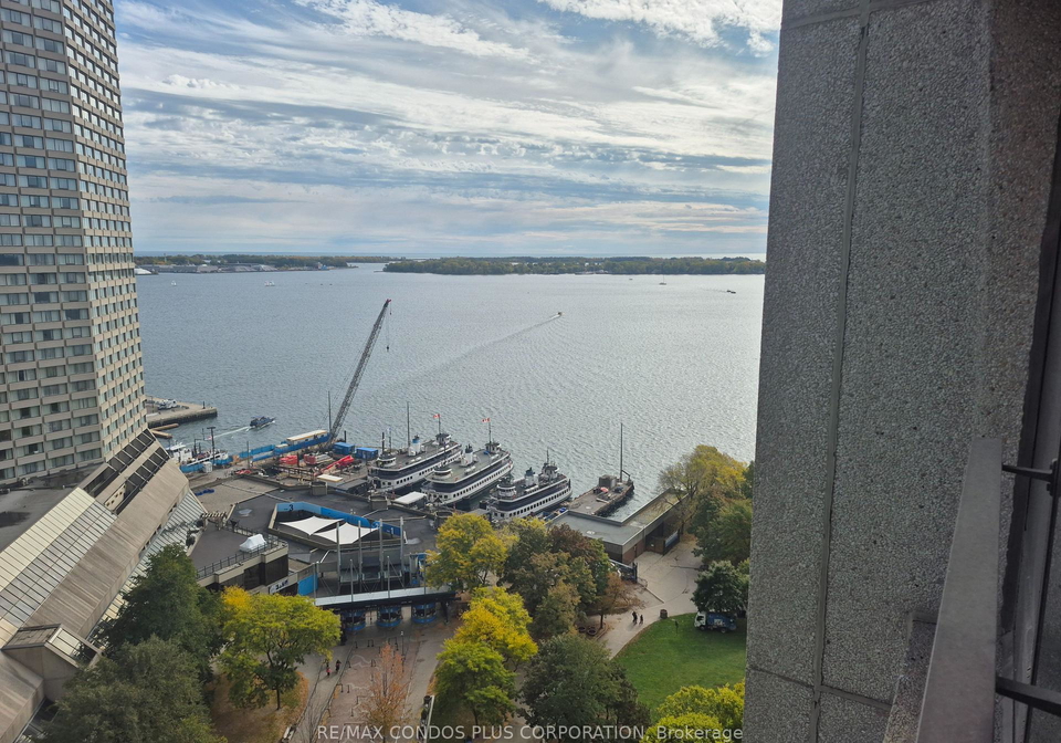33-harbour-square-toronto-ontario-c12475065