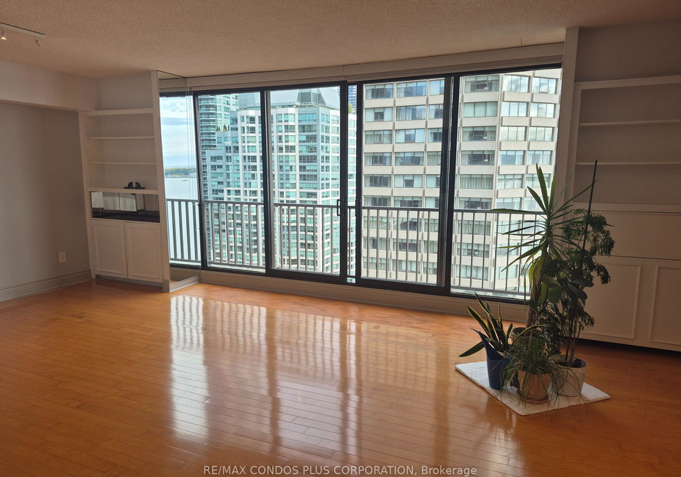 33-harbour-square-toronto-ontario-c12475065
