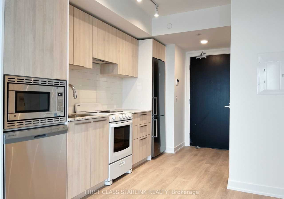 501-yonge-street-toronto-ontario-c12476194