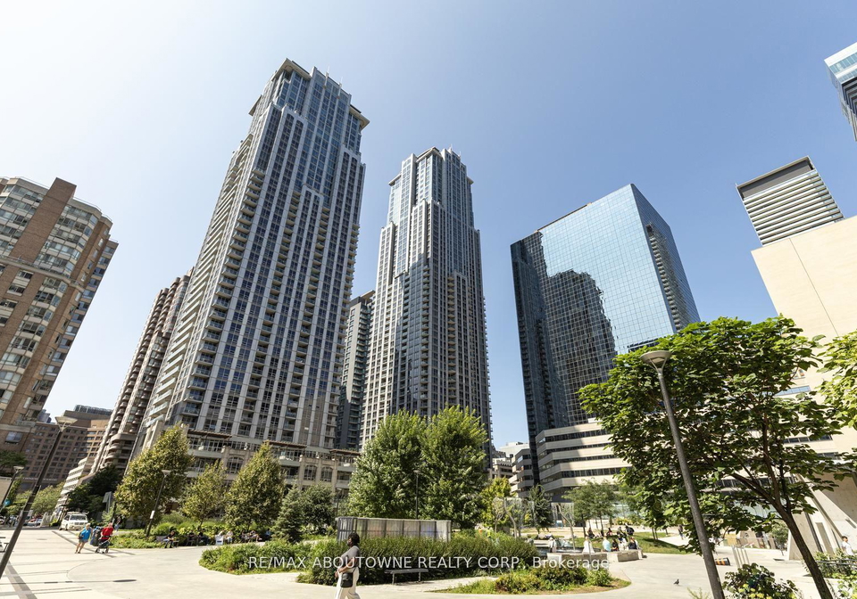 761-bay-street-toronto-ontario-c12476663