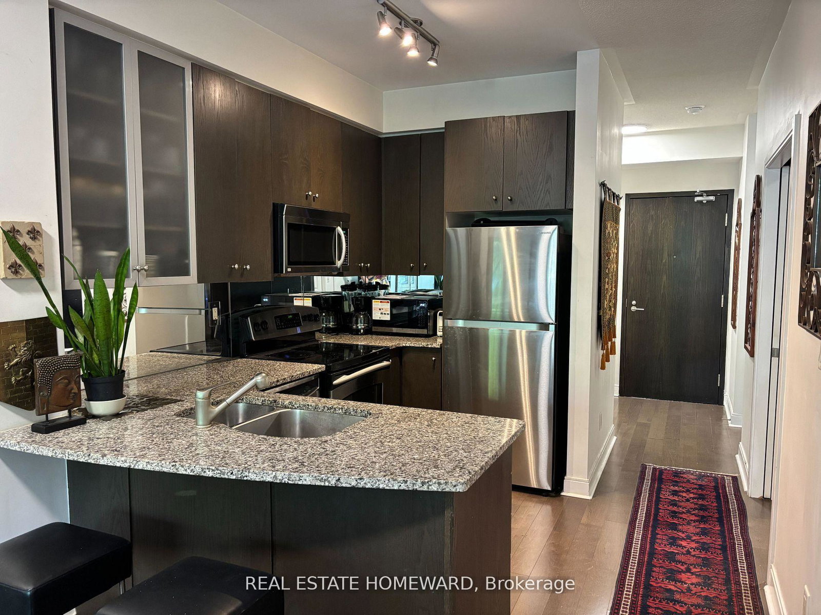 18-yorkville-avenue-toronto-ontario-c12476767