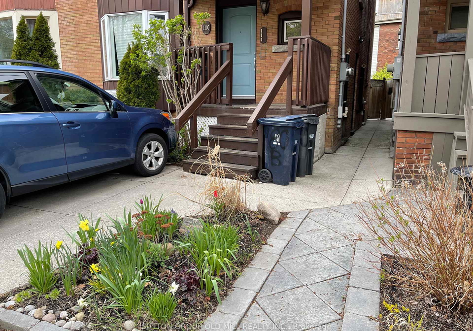 180-madison-avenue-toronto-ontario-c12477665