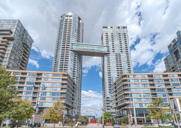 21-iceboat-terrace-toronto-ontario-c12478038