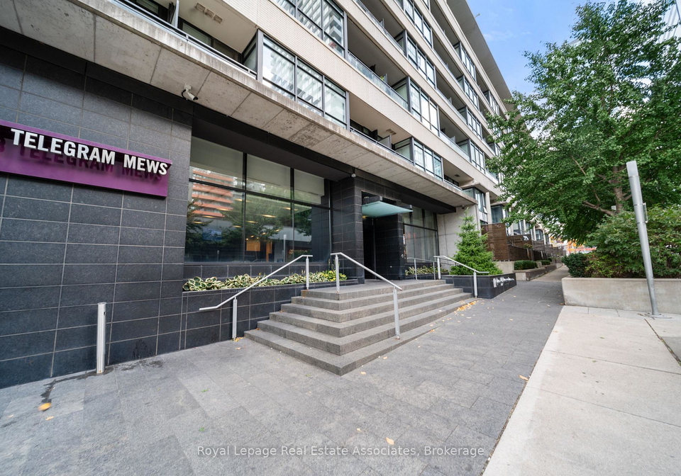 8-telegram-mews-toronto-ontario-c12478714