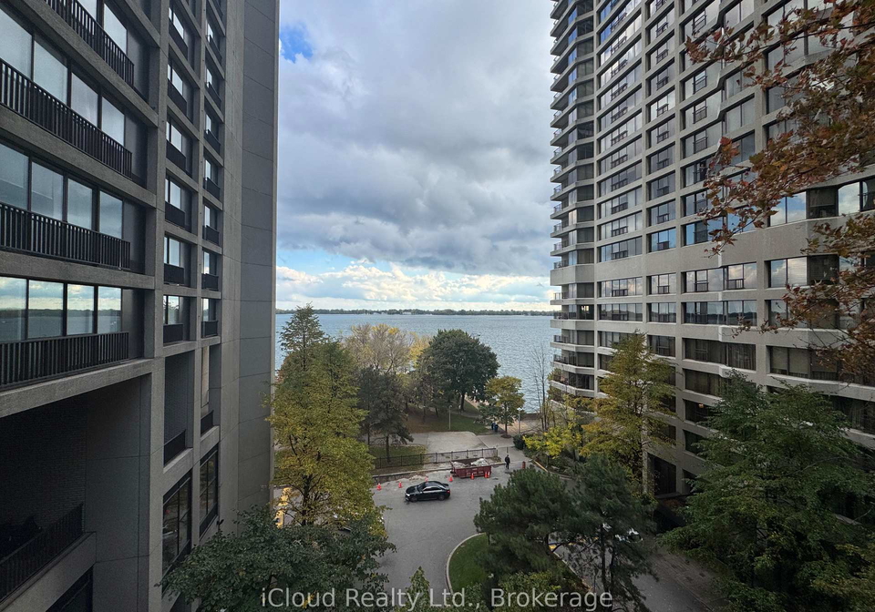 33-harbour-square-toronto-ontario-c12479352
