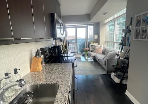 15-bruyeres-mews-toronto-ontario-c12479769
