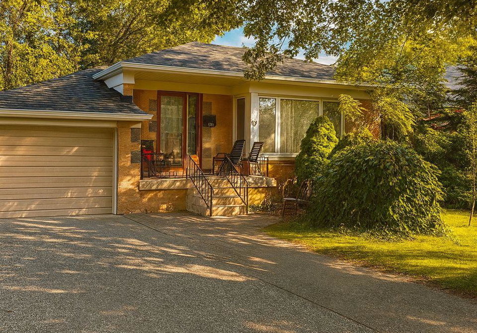 52-acton-avenue-toronto-ontario-c12480971