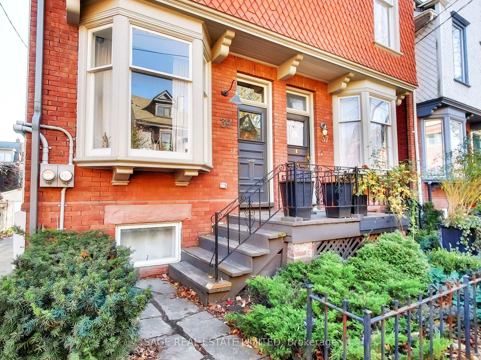 39-salisbury-avenue-toronto-ontario-c12481450