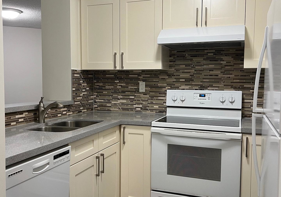 942-yonge-street-toronto-ontario-c12482389