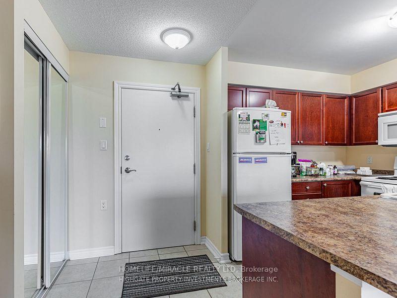 872-sheppard-avenue-w-toronto-ontario-c12482528