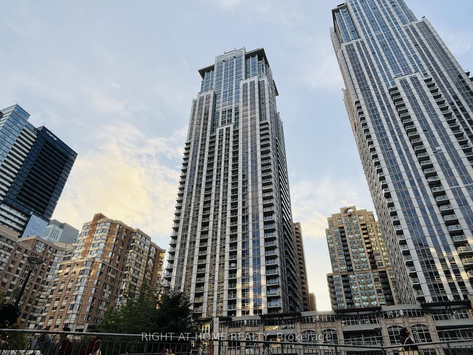 761-bay-street-toronto-ontario-c12482937