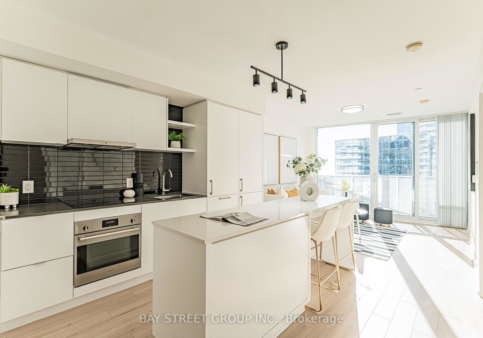 100-harbour-street-toronto-ontario-c12482957