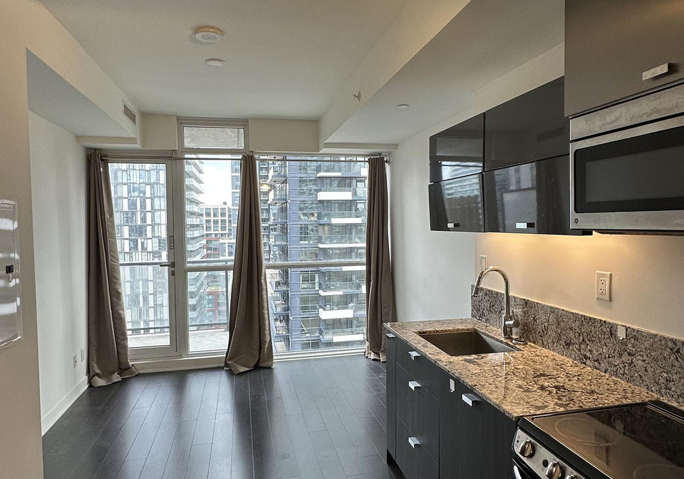 290-adelaide-street-w-toronto-ontario-c12482969