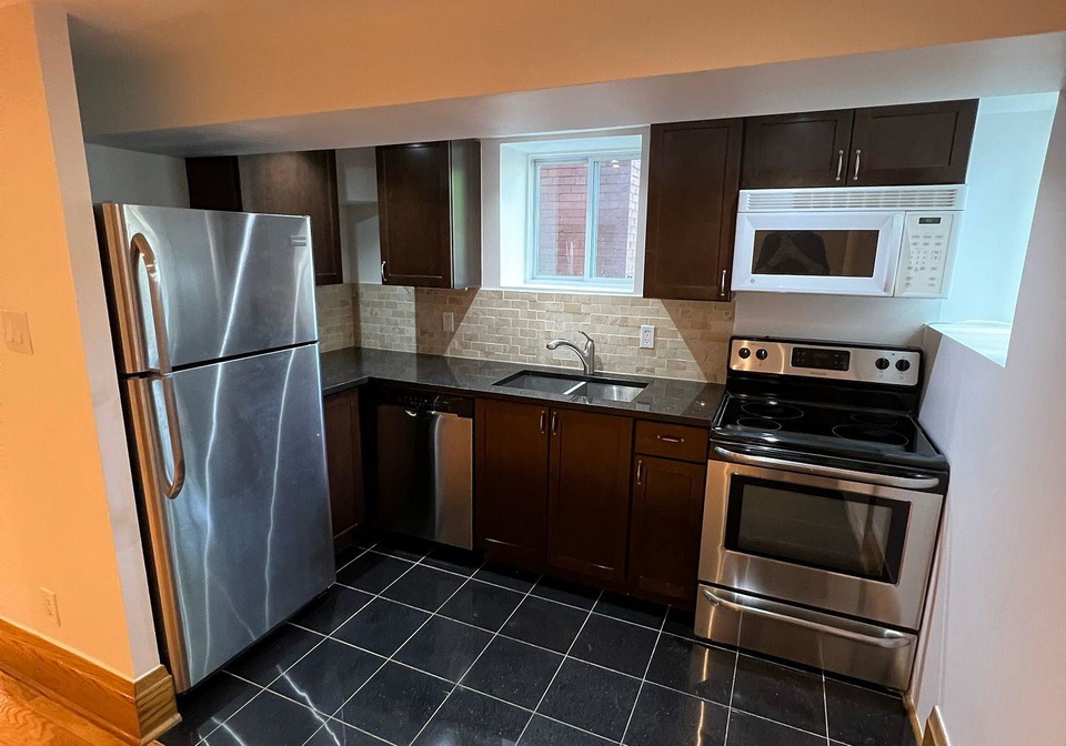 181-st-clair-avenue-e-toronto-ontario-c12483739