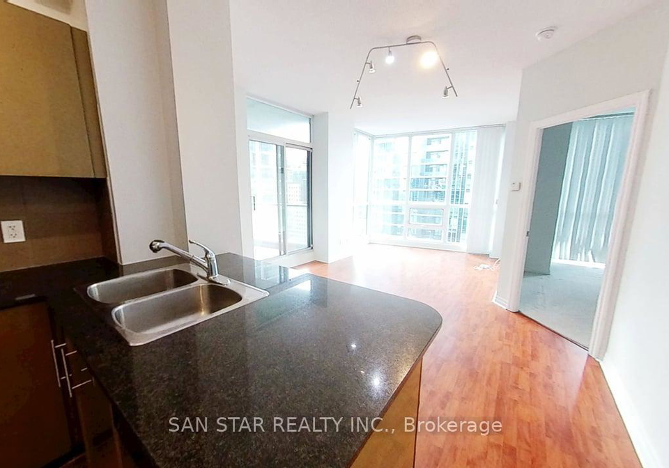 16-yonge-street-toronto-ontario-c12484234