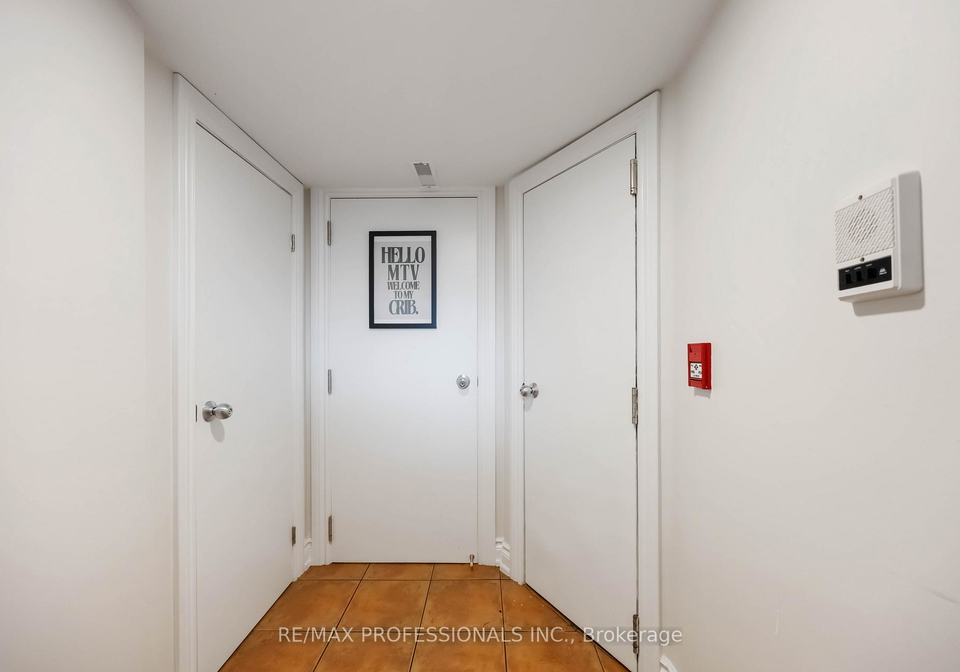 2-afton-avenue-nw-toronto-ontario-c12485281