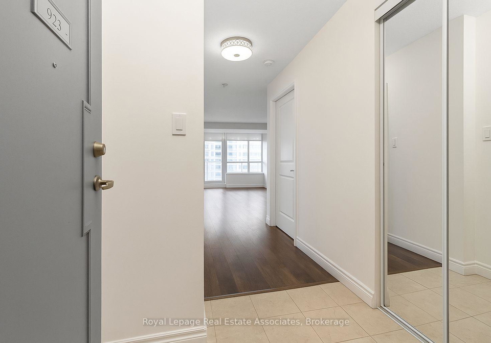 633-bay-street-toronto-ontario-c12486195
