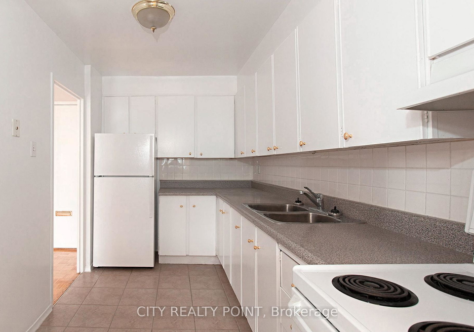 525-eglinton-avenue-e-toronto-ontario-c12486898