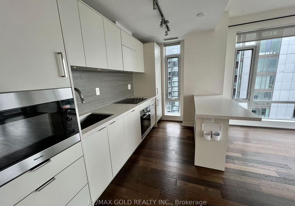 21-widmer-street-toronto-ontario-c12487587
