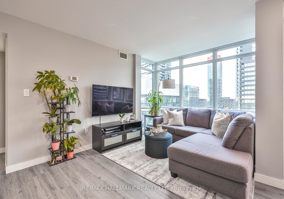 15-fort-york-boulevard-toronto-ontario-c12488618