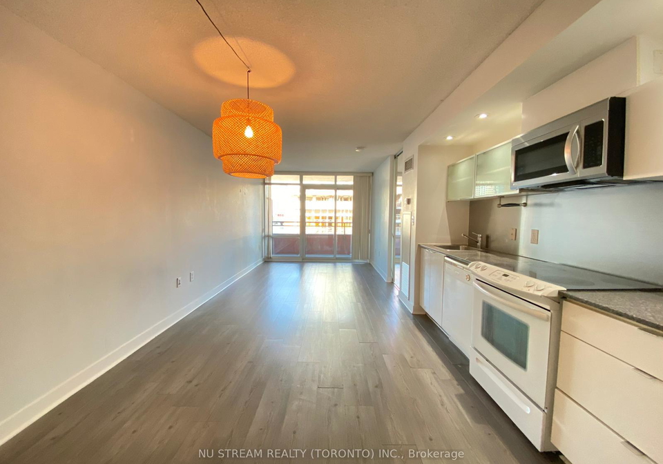 4-spadina-avenue-s-toronto-ontario-c12488996