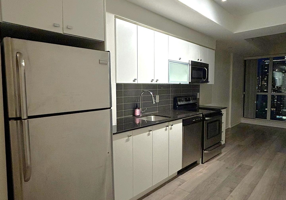 150-east-liberty-street-toronto-ontario-c12490046