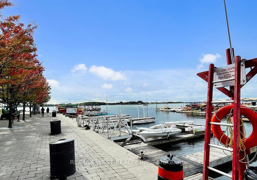270-queens-quay-w-toronto-ontario-c12490204