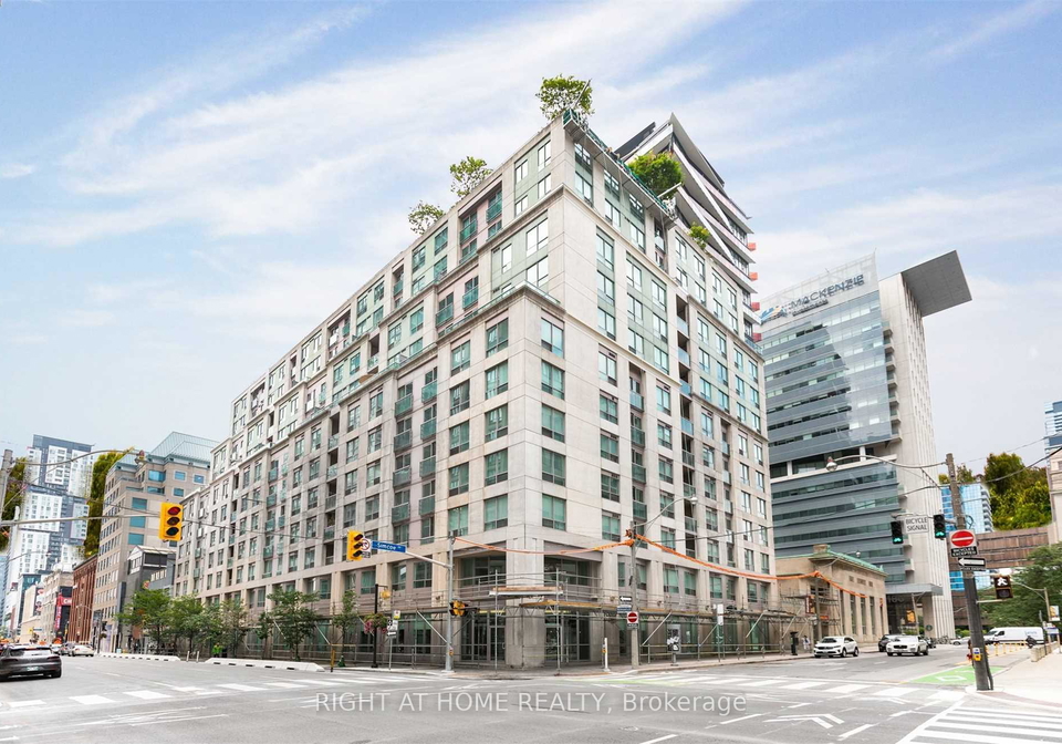168-simcoe-street-toronto-ontario-c12492268