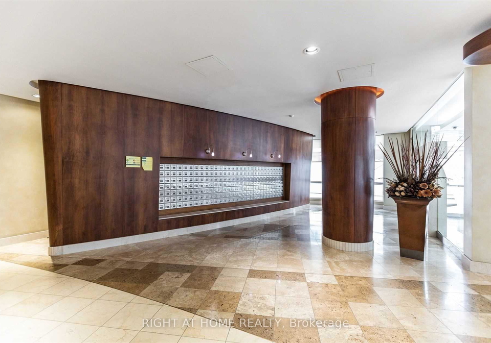 168-simcoe-street-toronto-ontario-c12492268