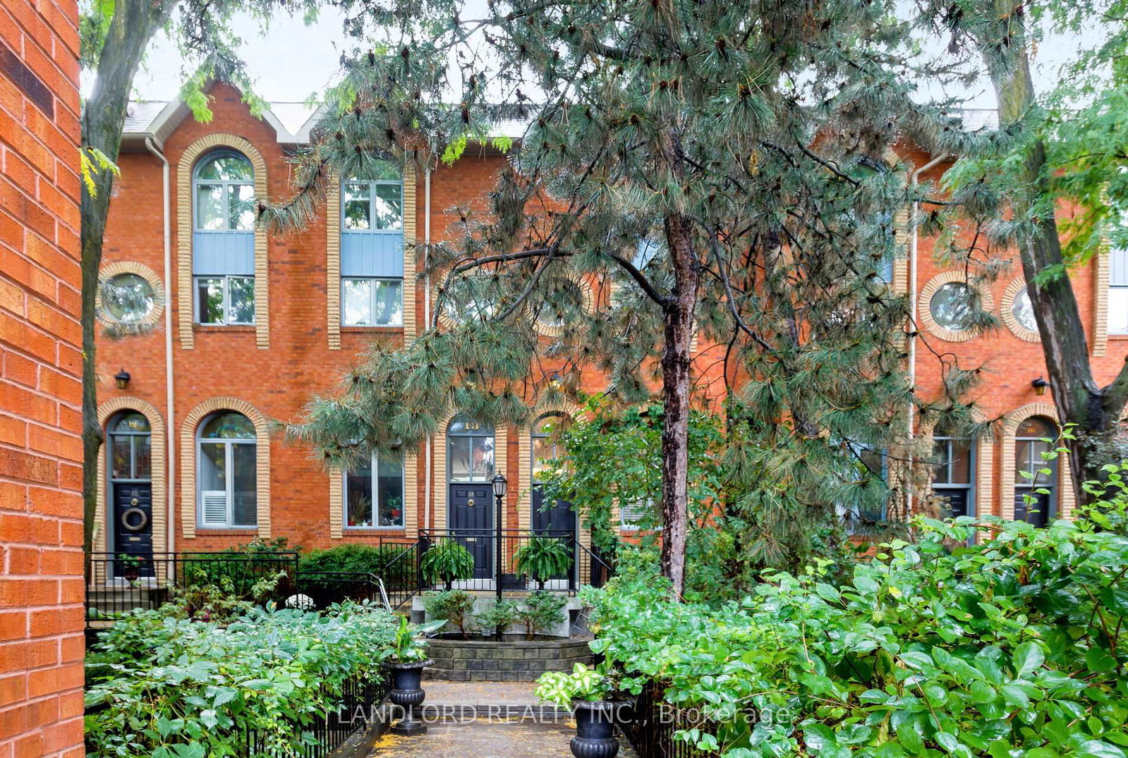 280-sherbourne-street-toronto-ontario-c12493214