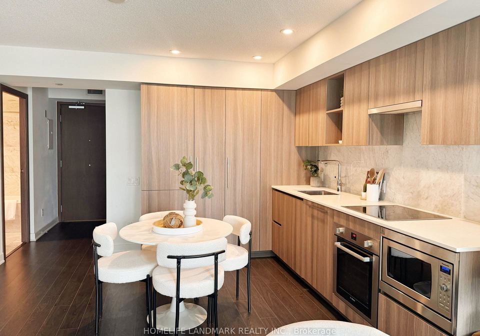 19-bathurst-street-toronto-ontario-c12494352