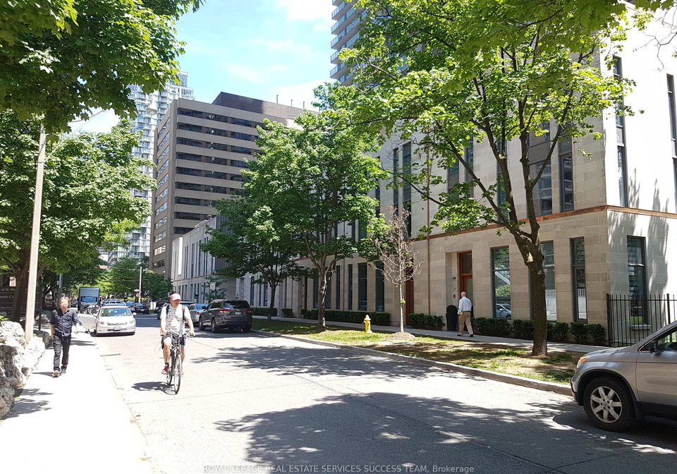 1080-bay-street-toronto-ontario-c12496082